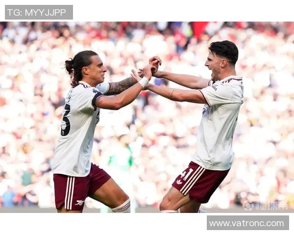 曼联与热刺激战英超巅峰对决谁能笑到最后争夺胜利荣耀